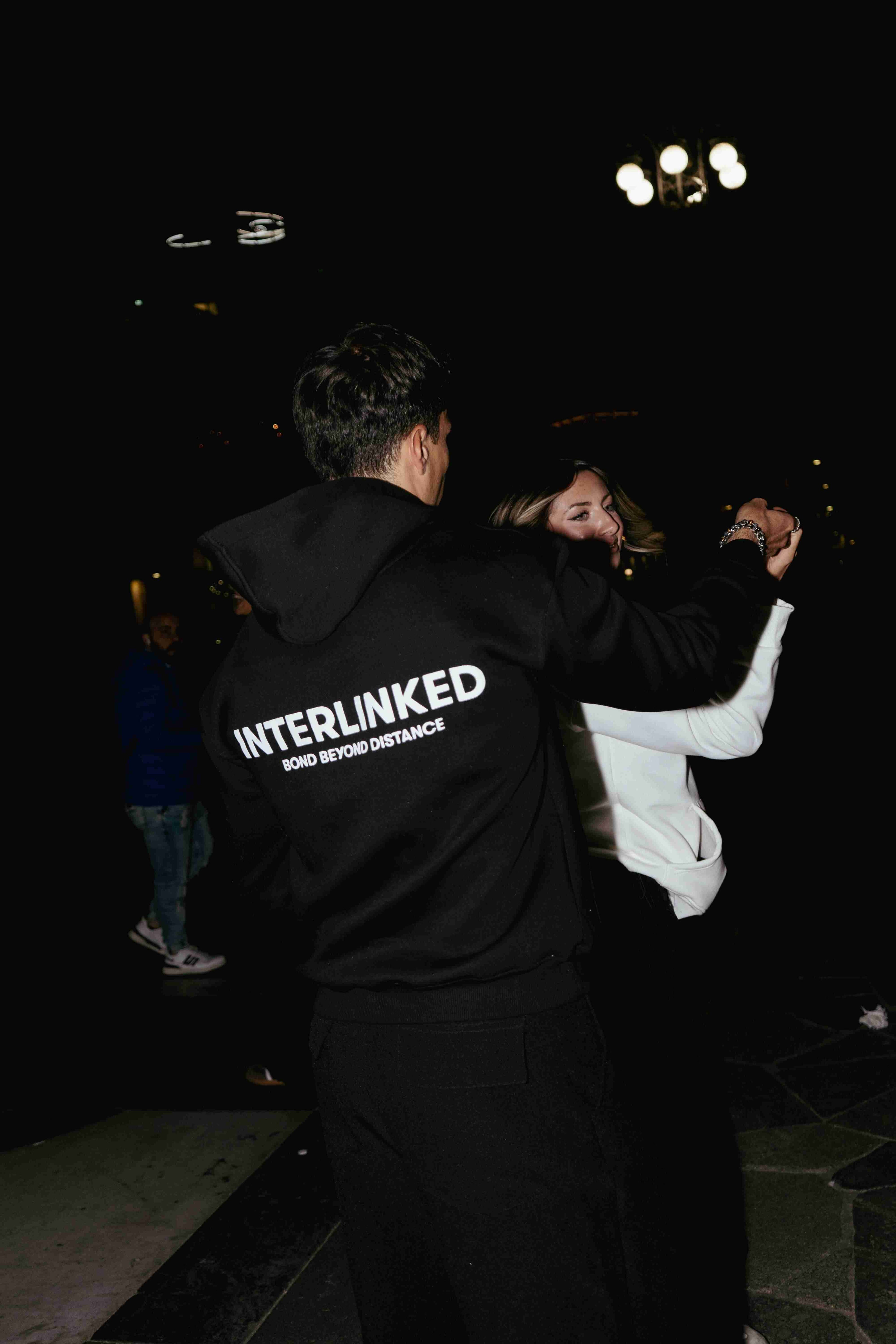 HOODIES noir et blanc INTERLINKED